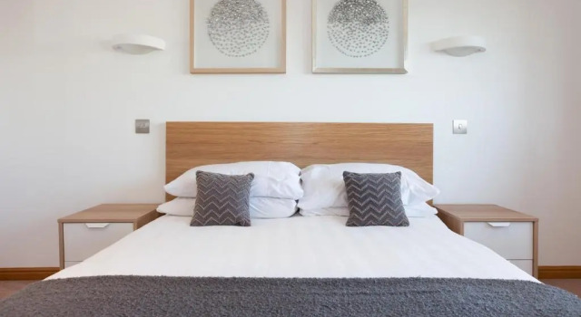 Executive Riverside 3 Bed Apartment, Забронировать Апартаменты/квартира Отели Абердина с парковкой, рядом с St Mary's Cathedral, Парковка
