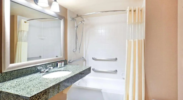Четырёхместный номер Standard Wingate by Wyndham Denver Tech Center