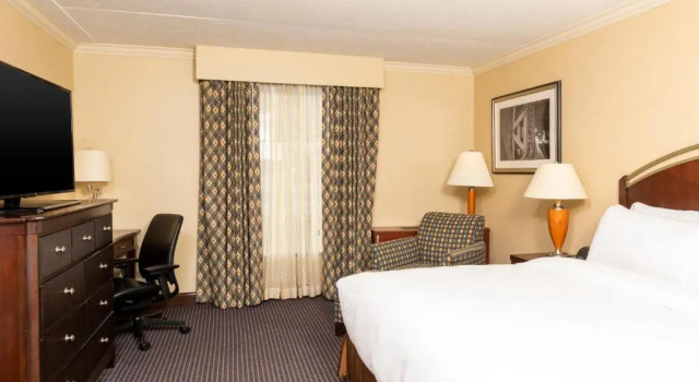 Junior suite DoubleTree by Hilton Hotel Grand Rapids Airport