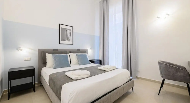 Into Mann in Naples With 5 Bedrooms and 5 Bathrooms