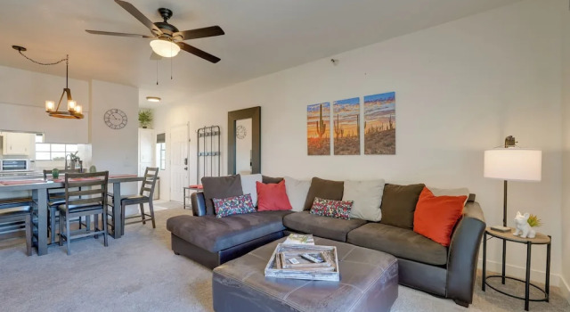 Scottsdale Condo ~ 1 Mi to Spring Training!, Забронировать Апартаменты/квартира Отели Скотсдейл с парковкой, Парковка