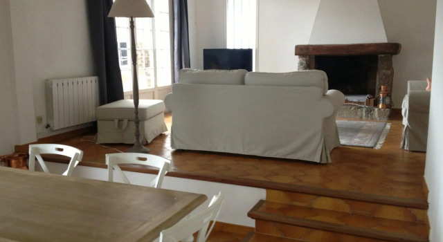 Holiday villa near Narbonne-Plage, fenced private swimming pool and view of a lake