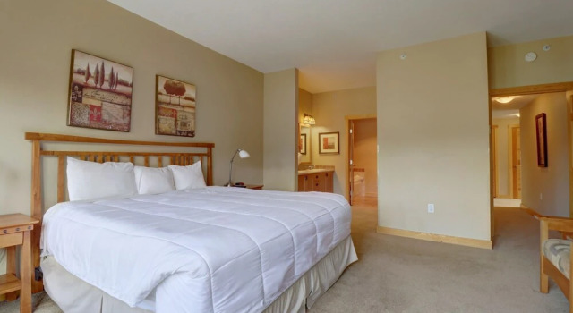 Largest Condo In Passage Point, Vaulted Ceilings, Huge Balcony - PP514 by Redawning
