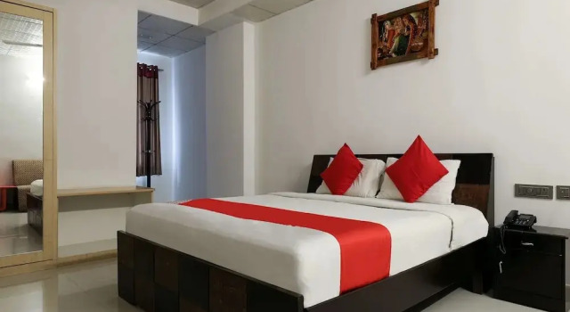 Akhand Homes by OYO Rooms
