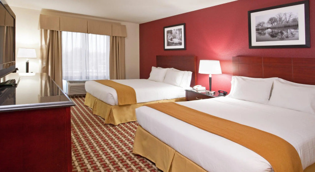 Четырёхместный номер Standard Holiday Inn Express Hotel & Suites Columbus Univ Area - Osu by IHG