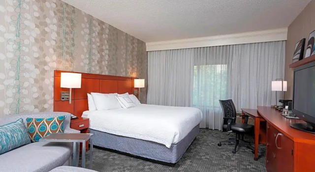 Двухместный люкс с 2 комнатами Courtyard by Marriott Traverse City