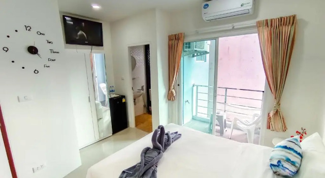 Двухместный номер с балконом Sailor Hotel Pattaya - Nice Rooms & Steps to Walking Street