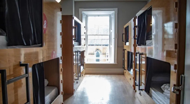 Кровать в общем номере (мужской номер) Leevin Stay Hostel