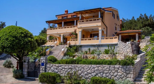 Apartmani Zorica, Prenota Appartamento Hotel a Isole Quarnerine con parcheggio, Parcheggio