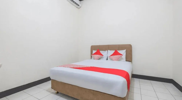 OYO 2703 Hotel Transit 1, Book Hotel Hotels in Sulawesi with Parking, Parking