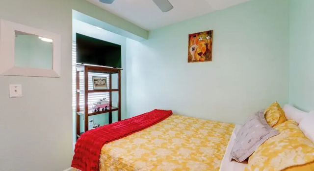 Colorful Townhome, Steps to Clearwater Beach!