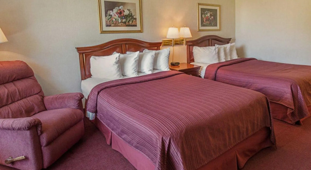 Четырёхместный номер Standard Quality Inn Ennis