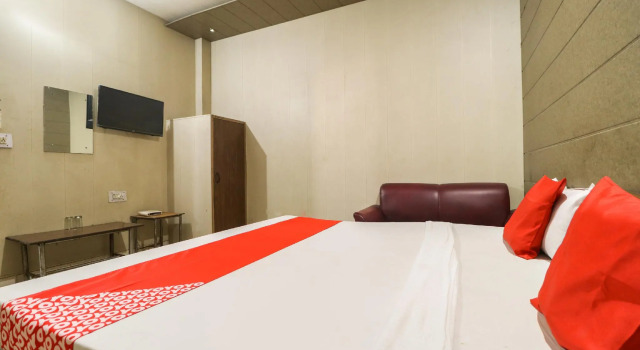 OYO 71655 Hotel Mukat, Rezervovat Hotel Ludhijána Punjab