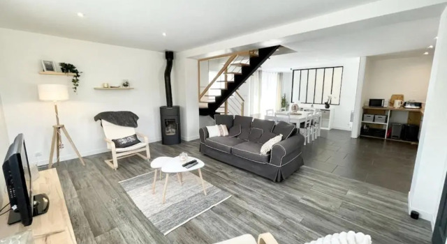 Jolie maison entièrement rénovée Proche plages, Rezerwuj Hotel Ploemeur 