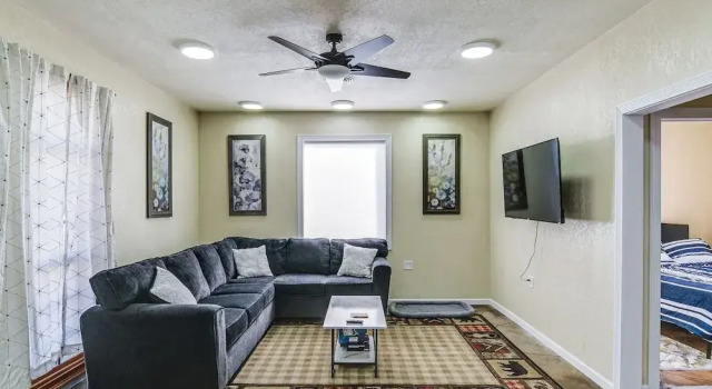 Апартаменты 2 Mi to Main St: Newton Guest House