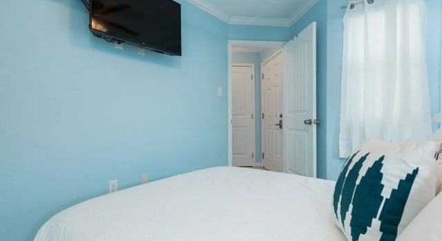 Beachfront Condo w/ Pool & Hot Tub by RedAwning, Book Hotel Galveston Houston