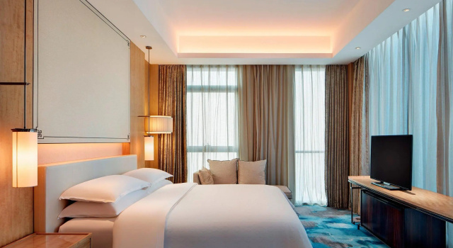Двухместный люкс Club Level с видом на город Sheraton Zibo Hotel