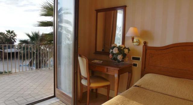 Трёхместный номер Superior с балконом Dioscuri Bay Palace