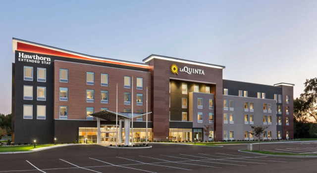 La Quinta Inn & Suites by Wyndham Mount Laurel Moorestown, Забронировать Отель Маунт-Лорел Philadelphia Metropolitan Area