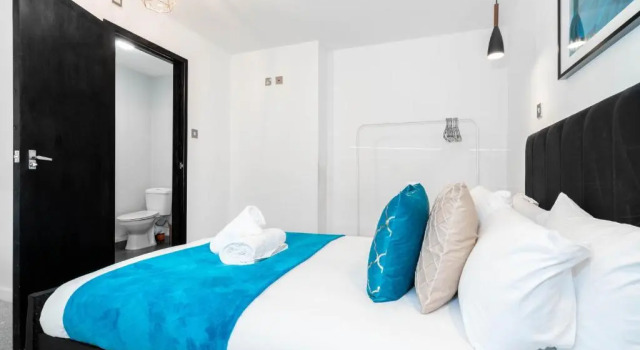 HAUS 5 Bedroom House l 5 Bathrooms l Off Street Parking l Garden l TOP RATED l Fast Wifi, Varaa Hotelli Birmingham West Midlands