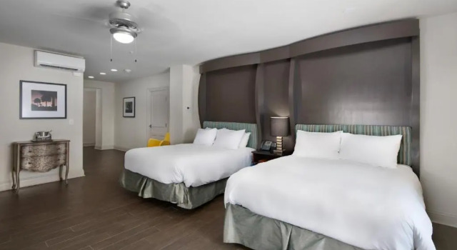 Четырёхместный номер Standard oceanfront White House Hotel
