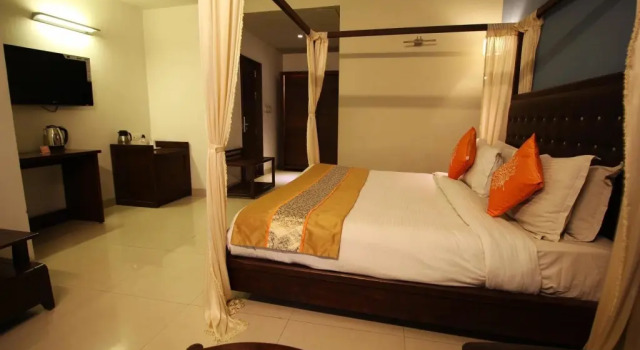 Hotel Krishna, Buchen Sie Hotel Junagadm Gujarat