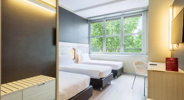 Трёхместный номер B&B Hotel Milano Aosta