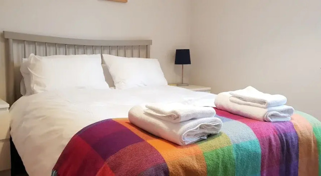 Quiet Modern 2 bed 2 bath with elevator, Prenota Hotel Edimburgo 