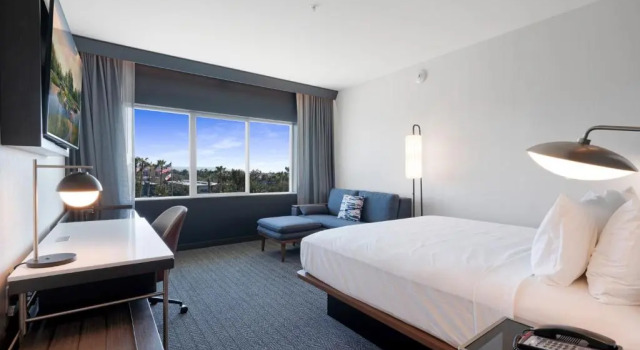 Двухместный номер Standard с балконом и с видом на воду Courtyard by Marriott Marina del Rey