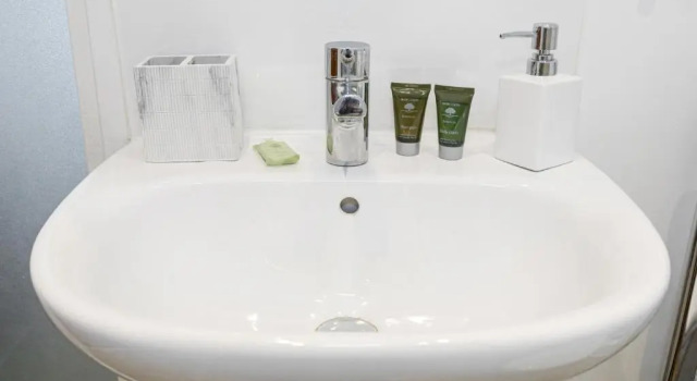 Апартаменты Sleek, Modern and Centrally Located 1bedroom flat with Free WiFi