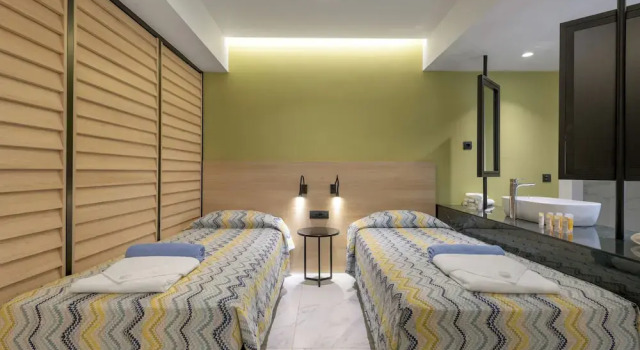 Семейный номер Superior с балконом и с видом на сад Avra Beach Resort