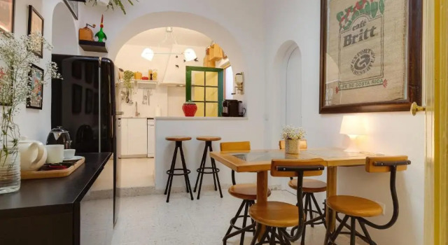 Коттедж Your Vintage Townhouse