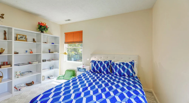 Коттедж Morehead City Home ~ Walk to Beach Park!