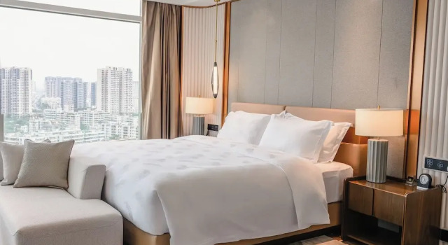 Люкс Executive White Swan Hotel Zhangjiang