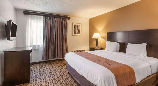 Люкс Coratel Plus Suites Wichita West Airport