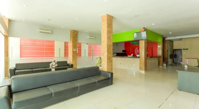 OYO 2073 Grand Inn Hotel Lombok, Rezervovat Hotel Hotely v Mataram s parkováním, Parkování