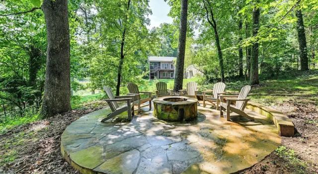 Коттедж Launch & Dock: Lake Norman Retreat w/ Scenic Deck