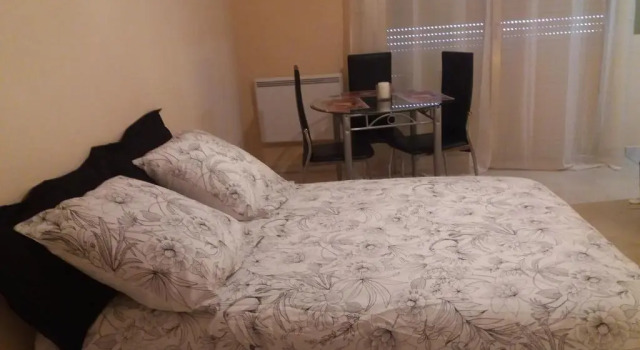 STUDIO 3mn A PIED DE LA PLAGE AVEC TERRASSE, Забронировать Апартаменты/квартира Апартаменты Антиб, рядом с Antibes Archaeology Museum, Апартаменты/квартира