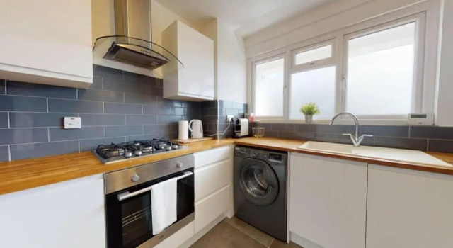 Апартаменты Amazing 3 Bedroom Flat - 4mins to tube station