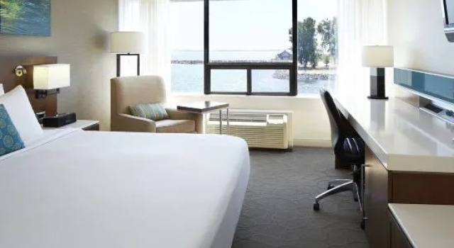 Номер Standard Delta Hotels by Marriott Kingston Waterfront