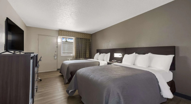 Четырёхместный номер Standard Quality Inn Charleston - West Ashley