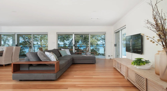 Waterfront Serenity - Luxury home with Grand Views