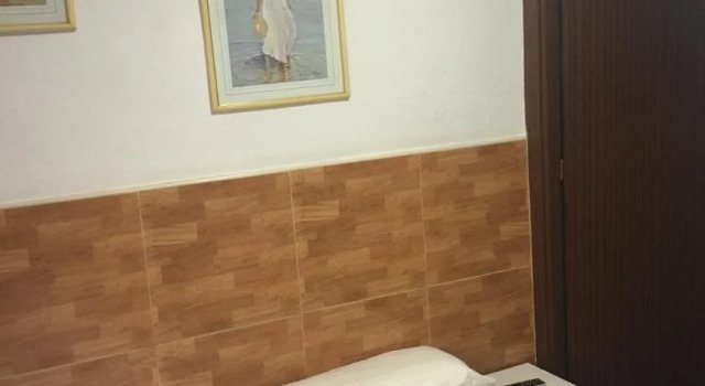 Pensión La Ferroviaria - No Fumadores - Sin Ascensor, Забронировать Отель Отели Сарагосы с парковкой, рядом с Музей Fuego y de los Bomberos, Парковка