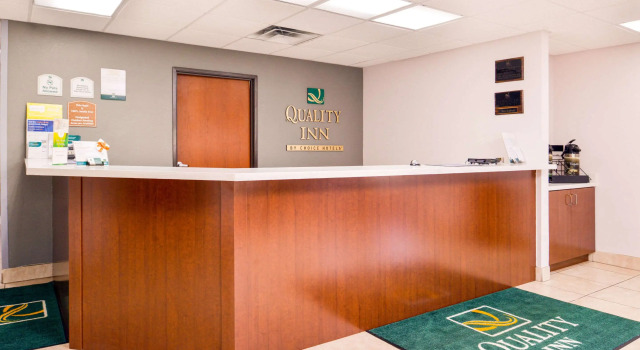 Quality Inn Joplin I-44, Забронировать Отель Джоплин Озакр, рядом с Lake Erie Wine Country