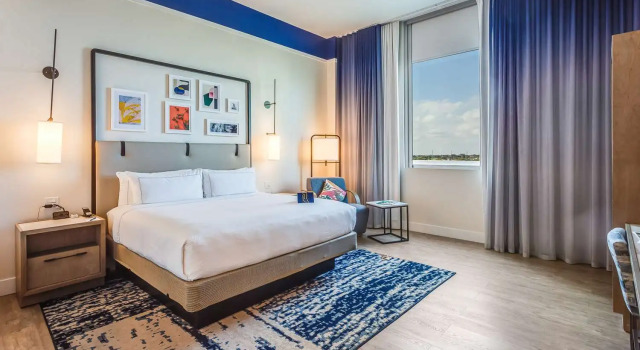 Двухместный номер Deluxe SERENA Hotel Aventura Miami, Tapestry Collection by Hilton