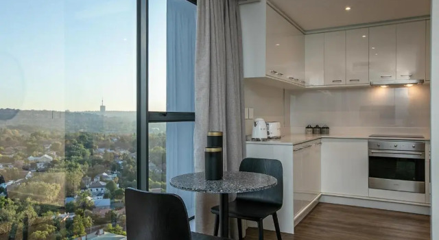 Deluxe Self-Catering Apartment | Park Central, Забронировать Апартаменты/квартира Отели Йоханнесбург с бассейном, рядом с Gautrain Rosebank Station, Бассейн