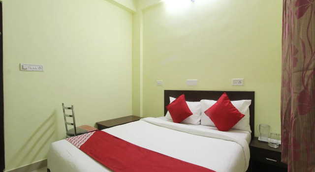OYO 15776 V R Residency, Rezervovat Hotel Tāvarikere Bangalore