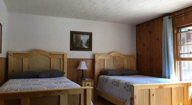 Шестиместный семейный номер Standard с 2 комнатами Marshalls Creek Rest Motel