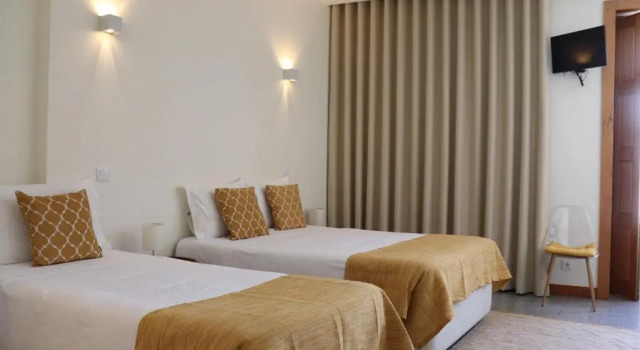 Трёхместный номер Standard с балконом Enjoy Viana - Guest House