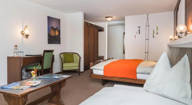 Трёхместный номер Standard с балконом BaseCamp Hotel